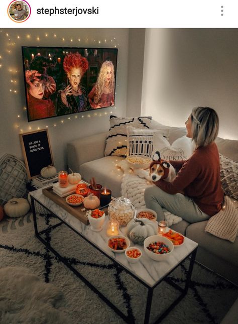 Date Night Set Up At Home, Spooky Date Night, Halloween Date Night, Halloween Date, Date Night At Home, Halloween Movie Night, Spooky Movies, Night At Home, Halloween Movie