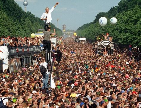 Love Parade was an annual event, a festival of electronic dance music, which was first held at West Berlin, Germany back in 1989. In the years that followed, this event witnessed massive participation, with participants coming from all over the world. For about 15 years, from 1989 to 2003, Love Parade was held in Berlin and I did it woooohoooo...go Angie :) Festival Moodboard, Lana Quotes, One Last Dance, Love Parade, Music Week, West Berlin, Bad Tattoos, Electronic Dance Music, Main Event