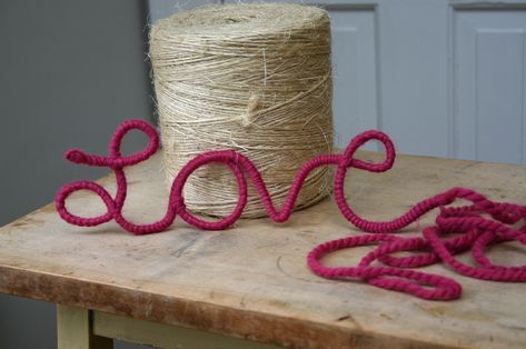 Ways to Reuse Wire Hangers Day Ideas, Yarn Letters, Girls Camp Crafts, Saint Valentin Diy, Valentines Bricolage, The Word Love, Ideas Craft, Diy Valentine, Creative Valentines