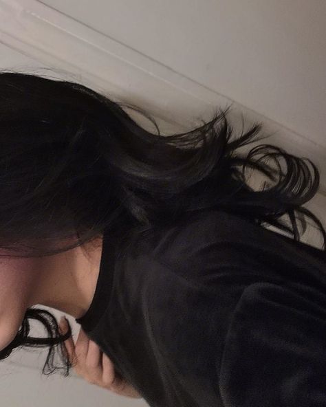 Black hair, gothic hair inspo, layers, shark flex style, medium length hair, bra strap length hair, alt hair inspo, wolf style, 2023 hair, dark hair, shoulder length hair, layered hair Messy Black Hair Aesthetic, Black Hair Faceless Aesthetic, Aesthetic Long Black Hair, Straight Long Black Hair Aesthetic Faceless, Long Black Wavy Hair Aesthetic, Gothic Hairstyles, Black Layers, Bra Straps, Shoulder Length Hair