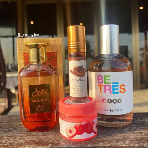 A chocolate musk combo, consisting of; • betres coco • mousuf 30ml EDP • peach lip balm • 6ml perfume oil Price: 140 cedis • • • • • #smellgoodonabudget #arabicperfume #perfumecombo #smallbusiness #summerscents Fragrance Pairings, Peach Lip Balm, Body Oils, Perfume Oil, Men's Fragrance, Perfume Collection, Perfume Oils, Smell Good, Body Oil