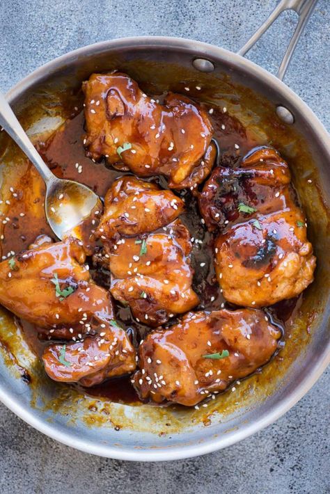 Sweet and spicy Honey Sriracha Chicken | The flavours of kitchen Honey Sriracha Sauce, Crispy Baked Chicken Thighs, Honey Sriracha Chicken, Sriracha Chicken, Honey And Soy Sauce, Pantry Ingredients, Boneless Chicken Thigh Recipes, Spicy Honey, Chicken Meal Prep