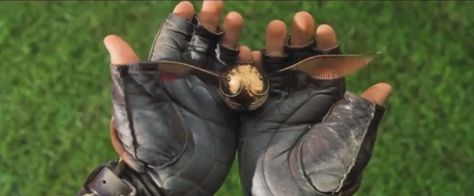 Quidditch in real-life with actual Golden Snitch: Jun Rekimoto and ... Quidditch Aesthetic, Hogwarts Quidditch, Film Harry Potter, Imprimibles Harry Potter, Gryffindor Aesthetic, Harry Potter Wall, Harry Potter Quidditch, Images Harry Potter, The Sorcerer's Stone