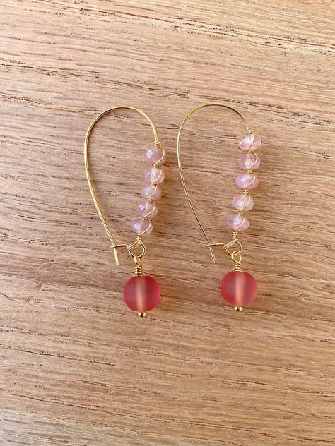 Wire Jewelry Earrings, Earrings Diy Handmade, Sea Glass Beads, Engagement Mehndi Designs, Pink Sea, Handmade Jewelry Tutorials, Handmade Fashion Jewelry, Earrings Pink, Gold Wire