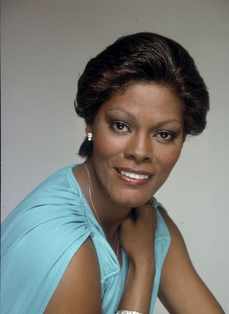 Dionne Warwick...Uploaded By www.1stand2ndtimearound.etsy.com Black Hollywood Glamour, Black Musicians, Avengers Girl, Dionne Warwick, Ford Tractors, Vintage Black Glamour, Black Hollywood, Contemporary Music, Black Music