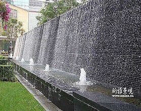 Unique Water Features, Water Cascade Wall, Garden Water Falls, Wall Fountain Ideas, Indoor Waterfall Wall, Waterscape Design, Wall Waterfall, Backyard Fencing, Tropical Hotel