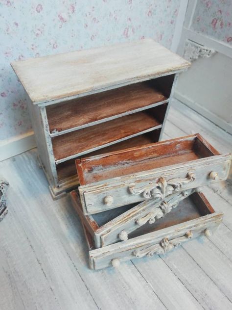 Broken Dresser, Mini Creations, Dolls House Shop, Painting Wooden Letters, Miniature Items, Miniature Stuff, Wooden Table And Chairs, Diorama Ideas, Wooden Drawer