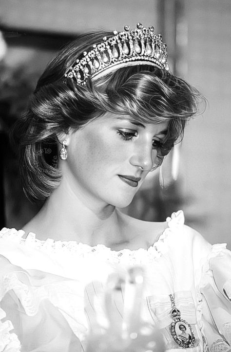 Princess Diana Photos, Princess Diana Pictures, Diana Fashion, Elisabeth Ii, Lady Diana Spencer, Diana Spencer, Princesa Diana, August 31, Royal Jewelry