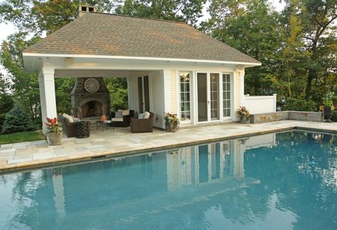 Small Pool House, Small Pool Houses, Outdoor Design Ideas, Pool House Shed, Pool House Decor, Pool Shed, Exterior Fireplace, Pool House Designs, Pool House Plans