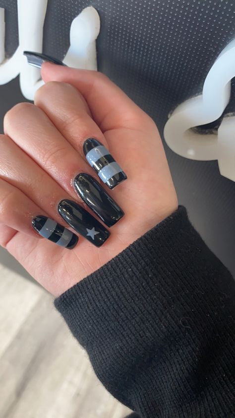 Black Easy Nails, Cute Square Nails Long, Emo French Tip Nails, Short Nail Designs Grunge, Black Cute Nails, Black Emo Nails, Grunge Nail Designs, Y2k Nails Black, Blue And Black Nails