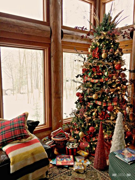 Christmas Tree, Lake House, Cabin, Cabin Christmas, Log Cabin, Santa, Vintage Christmas, Camp Christmas, Woodland Christmas Tree Woodland Christmas Tree, Diy Tree Decor, Cabin Christmas, Christmas Tree Inspiration, Woodland Christmas, Beautiful Christmas Trees, Gorgeous Christmas, Christmas Tree Design, Vintage Christmas Tree