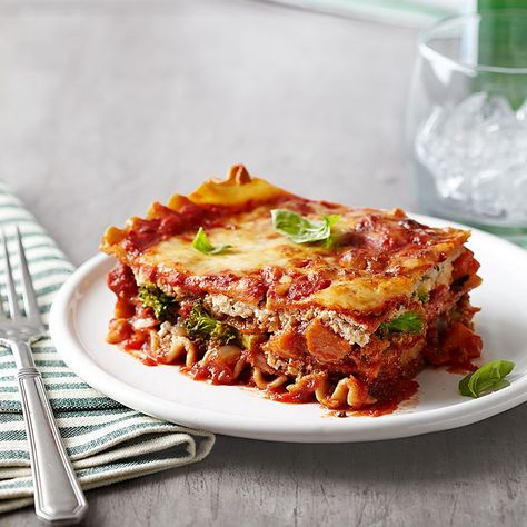 Roasted vegetables add tons of hearty flavor to this easy vegetarian lasagna made with jarred pasta sauce. Lasagna Meat Sauce, Roasted Vegetable Lasagna, Sausage Lasagna, Meat Sauce Recipes, Keto Lasagna, Vegetarian Lasagna, Vegetable Lasagna, Sweet Italian Sausage, Smitten Kitchen