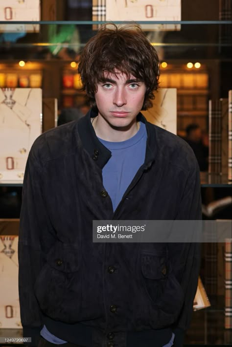 British Haircut, British Haircut Men, Oasis Haircut, 2000s Mens Hair, 1970s Mens Hair, Indie Haircut, Mod Cut, Indie Men, Gene Gallagher