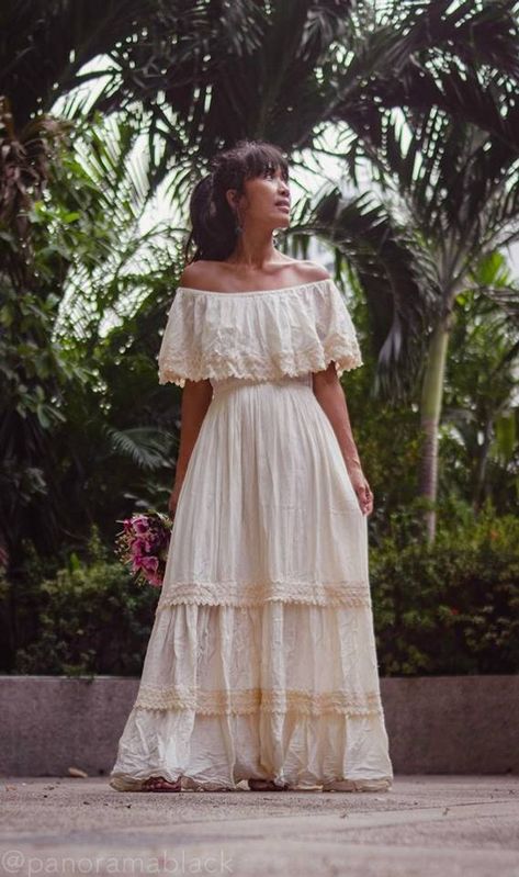 Mexican/Spanish Style Off-white Romantic Boho Maxi Dress. | Etsy Picknick Outfits, Wedding Dress Off The Shoulder, White Maxi Dress Boho, Fiesta Dress, Long Summer Dresses Maxi, Wedding Dress With Pockets, Estilo Hippie, Bohemian Wedding Dress, Photoshoot Dress