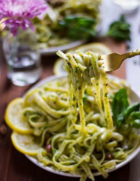 This Pistachio Pesto with Basil & Spinach is THE ultimate pesto sauce. Insanely delicious, bright, flavorful and loaded with pistachio goodness! It takes exactly 5 mins to make, keeps in your fridge for at least a month and you can use it on anything! #homemadepesto, #pastarecipes, #fettuccine, #pistachiorecipes, #pastasauce Gourmet Pasta Recipes, Zucchini Spaghetti Recipe, Zucchini Pesto Pasta, Spinach Pesto Pasta, Easy Pasta Recipe, Gourmet Pasta, Basil Pesto Recipes, Pistachio Recipes, Pistachio Pesto