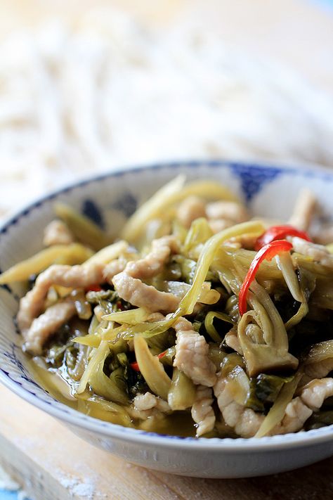 Pickled Mustard Green Noodles | China Sichuan Food Chinese Mustard Greens Recipe, Fish Noodles, Asian Rice Noodles, Rice Noodles Recipes, Green Noodles, Noodles Dishes, Asian Entrees, Pork Noodle Soup, Handmade Noodles