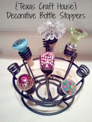 {Texas Craft House} DIY drawer pulls as decorative bottle stoppers Glass Decoupage, Texas Crafts, Antique Knobs, Cork Ideas, Wine Cork Projects, Cork Projects, Wine Craft, Wine Cork Crafts, Bottle Display