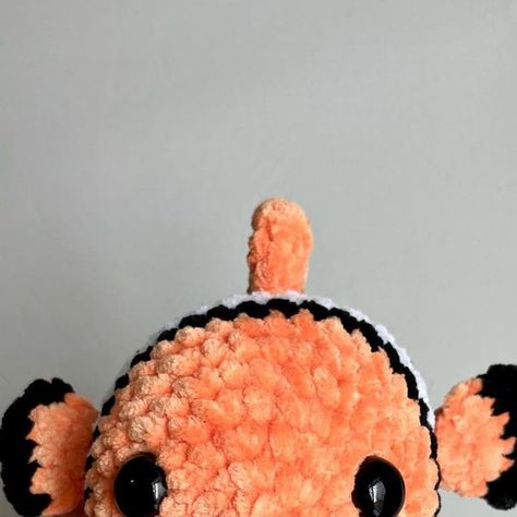 Cam’s Crochet || Camery on Instagram: "This little clow fish is a rendition of @kaytedid86’s bee, done by @hanner_gurumi (pattern found in her highlight bubbles) and I’m obsessed!! It’s taking everything in me not to keep him for myself!🧡 The pattern is very beginner friendly and works up very fast🥰 Pattern: @kaytedid86 @hanner_gurumi 🧶: @premieryarns #parfaitchunky #crochet #amigurumi #plushies #crochetplushies #yarn #amigurumilove #crochetersofinstagram #crochetaddict #crochetingismytherap Crochet Clown Fish, Amigurumi Plushies, Crochet Bee, Fish Patterns, Clown Fish, Just Do It, Crochet Amigurumi, Amigurumi, Bee