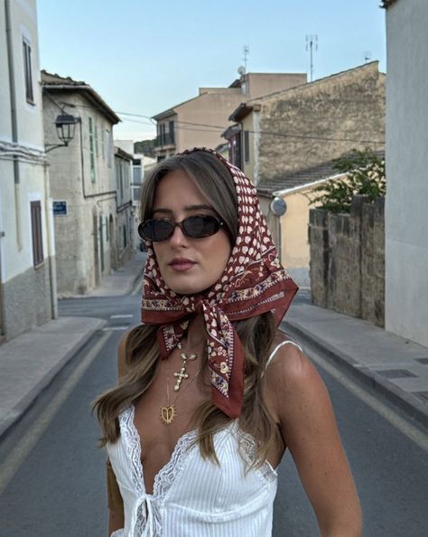 Italy Head Scarf, Hair Scarf Beach Summer Outfits, Silk Scarf Beach Outfit, Scarf Beach Outfit, How To Tie Scarf On Head, Head Scarf Outfit, Ceo Aesthetic, Cruise Pics, Horns Costume