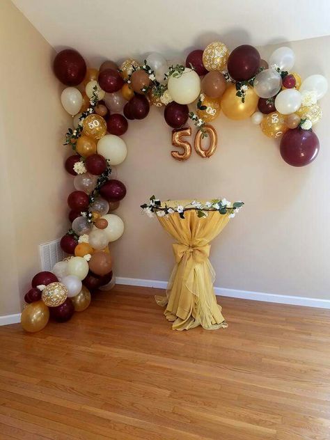 Balloon Arrangement for 50th Birthday Wall Green, Moms 50th Birthday, Photos Wall, 50th Birthday Decorations, Balloon Arrangements, Wedding Wall, Birthday Party Balloon, 60th Birthday Party, Birthday Cake Decorating