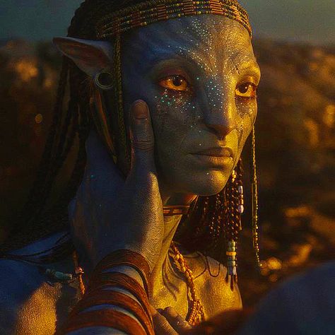 Metkayina Clan, Avatar Makeup, Neytiri Avatar, Avatar Neytiri, Pretty Movie, Blue People, Water Icon, Avatar The Way Of Water, Avatar James Cameron