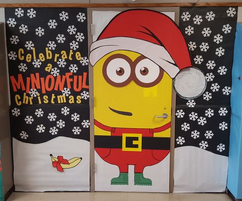 Minions Christmas Decorations, Minion Door, Holiday Classroom Doors, Classroom Door Decorating, Christmas Hallway, Door Decorations Classroom Christmas, Classroom Christmas Decorations, Minion Christmas, Minion Theme