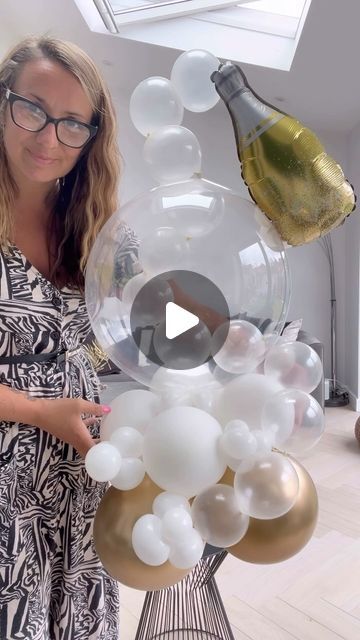 Debbie Boxall on Instagram: "🍾🥂🤍 BUBBLES THROUGH A BUBBLE 🤍🥂🍾

When @qualatexeurope asked me to create something a little different using their 20” deco bubble of course I was up for the challenge!! 

I just had a vision of bubbles running through a bubble.. and if it could be done.. and yep I did it.. even if I did have to change the amount of bubbles inside so it flowed through perfectly! 

So here’s the behind the scenes on how I created this design before showing them at their HQ 🤩🤍🍾👌🏼

This design is so versatile as could be for so many occasions!! 
•
•
•
#qualatex #qualatexballoons #qualatexeurope #bubbleballoons #balloons #bubbleballoon #decobubbleballoon #balloonideas #ballooncreation #balloondecor #balloondesign #balloonstylist #balloonstyling #balloonsinballoons #ballo Bubbles Balloons Decorations, Balloons That Look Like Bubbles, Bubble Balloon Ideas, Bubble Balloon Strands, Bubble Balloon Flower Bouquet, Qualatex Balloons, Bubble Balloons, Balloon Design, Create Something