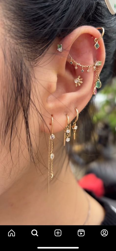 Interesting Piercings Ideas, Ear Piercing With Tattoo, Full Ear Stack, Women Piercings Ideas Face, Ear Curation Ideas Gold, Ear Scape Ideas Gold, Minimalist Ear Curation, Room Piercing, Mixed Metal Ear Curation