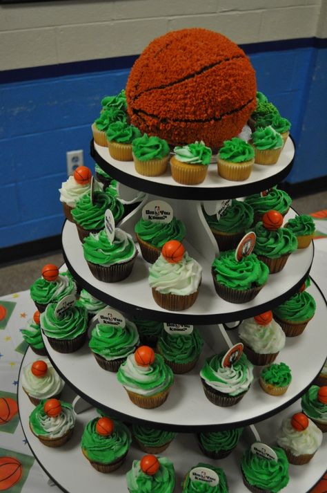 love it!!!!! Celtics Party Ideas, Boston Celtics Birthday Cake, Boston Celtics Party Decorations, Nba Cakes Birthday, Knicks Birthday Cake, Ball Cupcakes, Basketball Cupcakes, Basketball Themed Birthday Party, Christening Cupcakes