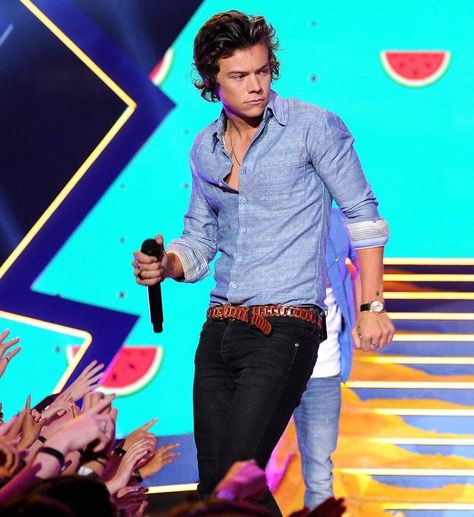 I can't stand One Direction but I think Harry is yummy ;) Teen Choice Awards 2013, Best Song Ever, Frat Boy, Teen Choice Awards, Treat People With Kindness, Harry Edward Styles, Edward Styles, Fashion Gallery, Choice Awards