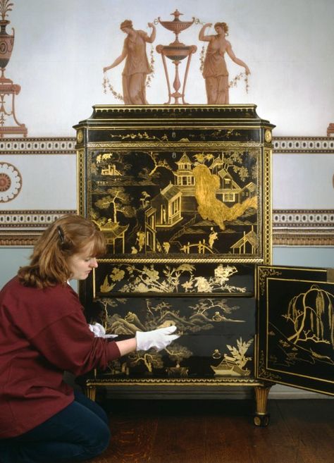 Thomas Chippendale & Son Cabinet 1920s Architecture, Chester Sofa, Chippendale Design, History Of Furniture, Chinoiserie Furniture, Thomas Chippendale, Chippendale Furniture, Chinese Lacquer, Furniture Craftsmanship