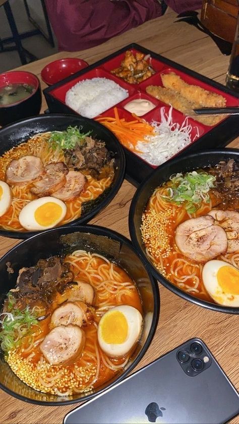 Pap Makan Ramen, Ramen Aesthetics Japanese, Pap Ramen, Food Cravings Aesthetic, Ramen Aesthetics, Makan Ramen, Foreign Food, Food At Home, Makanan Diet