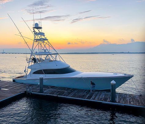 Tuna Fishing Boats, Ocean Fishing Boats, Hatteras Yachts, Viking Yachts, Viking Boat, Wakeboard Boats, Sport Fishing Boats, Tuna Fishing, Blonde Aesthetic