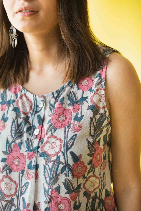 Floral Print Kurta Designs Women, Cotton Crop Tops Designs For Jeans, Floral Kurti Design, Cotton Tops Designs For Jeans, Cotton Tops For Jeans, Tops Designs For Jeans, Kurti Casual, Printed Top Outfit, Floral Kurti