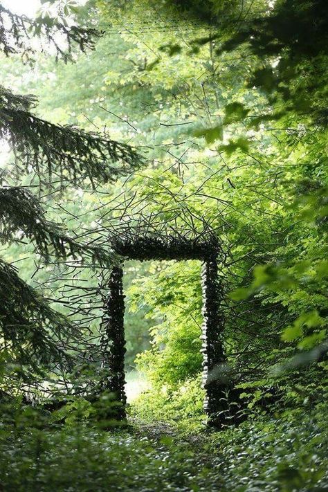 نباتات منزلية, The Secret Garden, Garden Gate, Green Gables, Alam Yang Indah, Garden Gates, Land Art, Dream Garden, Garden Arch