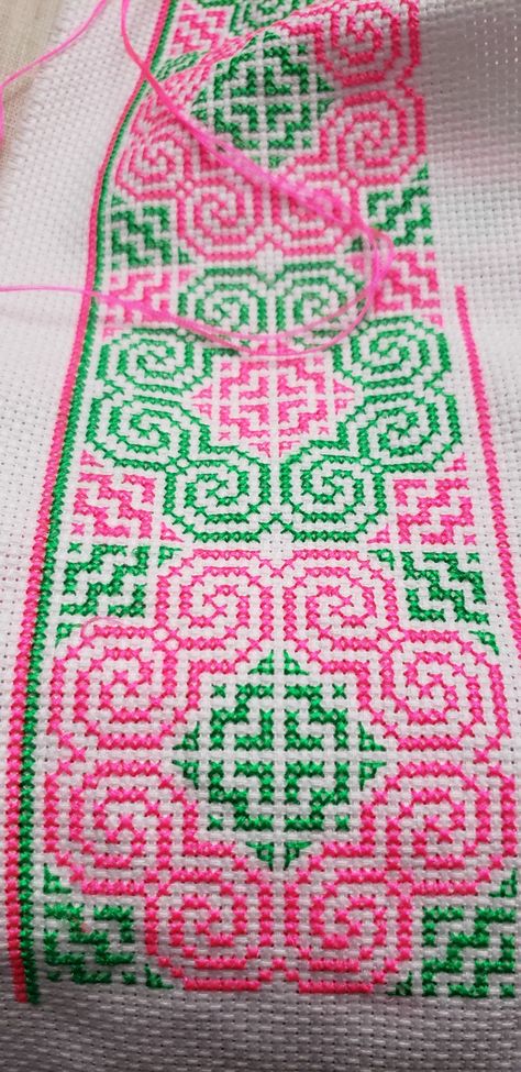 Hmong Cross Stitch Designs, Hmong Sewing Pattern, Hmong Design Pattern, Hmong Paj Ntaub, Paj Ntaub Pattern, Hmong Cross Stitch, Hmong Embroidery Patterns, Hmong Cross Stitch Pattern, Hmong Paj Ntaub Pattern