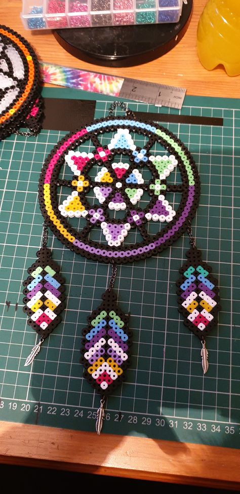 Dreamcatcher Perler Beads, Perler Bead Wind Chimes, Hama Beads Dreamcatcher, Perler Beads Dream Catcher, Perler Dream Catcher, Bead Dreamcatcher, Beaded Dreamcatcher, Dream Catcher Patterns, Melty Bead Patterns