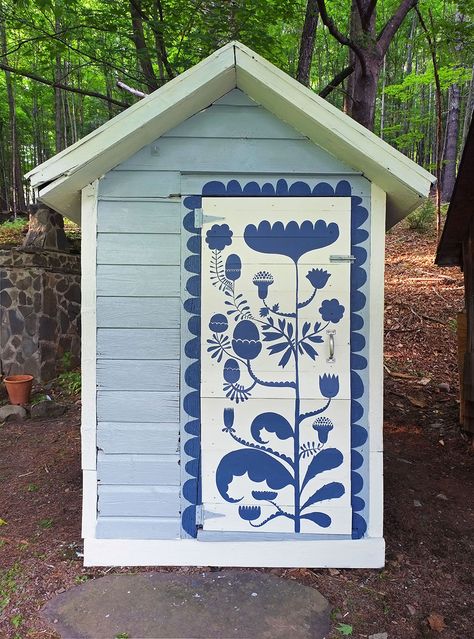 Artist Elsa Mora's shed. via the artist's blog Chook Pen, Painted Shed, Pretty Homes, Garden Mural, Bee Hives, Shed Doors, Door Murals, Garden Area, Outdoor Paint