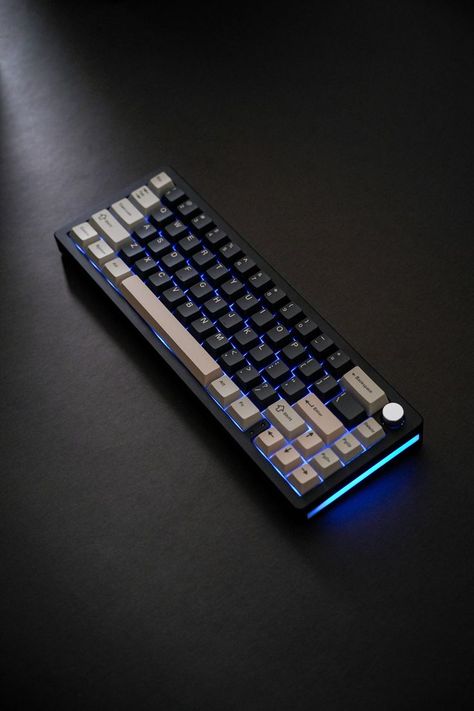 【Aluminium Gasket Mounted Mechanical Keyboard 】The YUNZII AL66 is a custom wireless mechanical keyboard that has 66 keys and 1 knob.With aluminum CNC machined body and gasket mount structure, the AL66 gaming keyboard is designed for premium typing comfort and top quality. The CNC aluminum keyboard takes Anodic Oxidation that can make the keyboard durable and corrosion-resistant,providing a better typing. Laptop Gaming Setup, Diy Mechanical Keyboard, Rgb Keyboard, Black Video, Creative Walls, Pc Components, Video Game Room, Gaming Keyboard, Bluetooth Keyboard