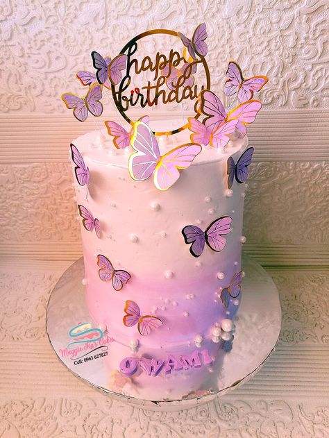 Purple cakes Celestial Cupcakes, Butterfly Birthday Theme, 3 Layer Cakes, 1 Year Birthday, Violet Pastel, Purple Cakes, Cream Cakes, Butterfly Cakes, Purple Girls