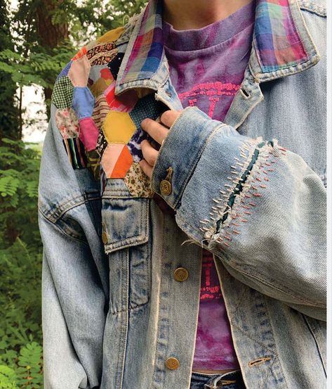 Visible Mending Denim Jacket, Visible Mending Jacket, Visible Mending Tutorial, Mending Pants, Mending Denim, Visible Mending Jeans, Artsy Streetwear, Jacket Upcycle, Visible Mending Stitches