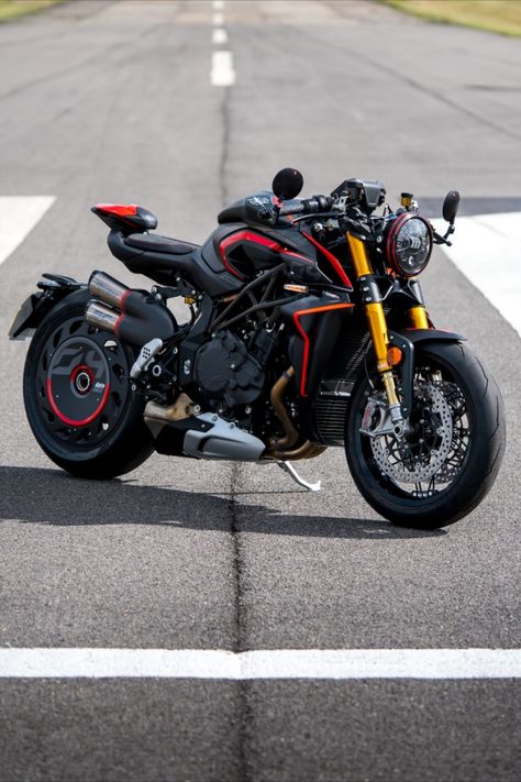 MV Agusta Rush 2020 Hyper Naked style Aesthetic Bikes, Aesthetic Bike, Moto Wallpapers, Modern Bike, Bike Drawing, Vintage Helmet, Mv Agusta, Retro Logos, Custom Paint Jobs