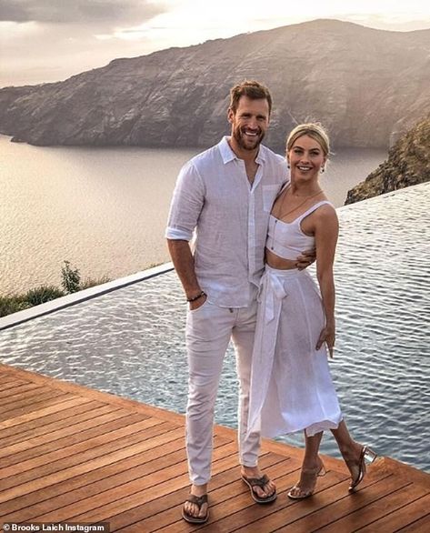 Couple Vacation Outfits, Julianne Hough Style, Couple Ootd, Brooks Laich, Derek And Julianne Hough, Couple Vacation, White Party Outfit, Dancers Body, All White Party