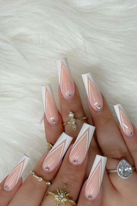 Coffin Acrylic Nails V Tip, V Tip Nails Coffin, V French Nails, Elegant Coffin Nails, V French Tip Nails, V French Tip, French Tip Coffin Nails, French Tip Coffin, Mc Nails