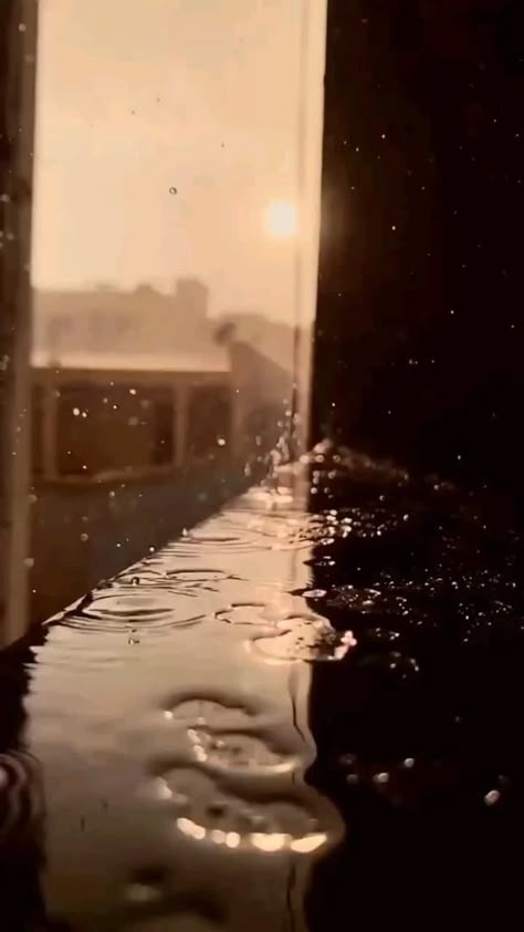 Barish Background, Asthetic Vedio Clips, Rain Video Aesthetic Dark, Asthetic Video For Editing, Rain Mood Video, View Aesthetic Videos, Aesthetic Rain Video, Nature Aesthetic Videos Dark, Nature Videos For Status