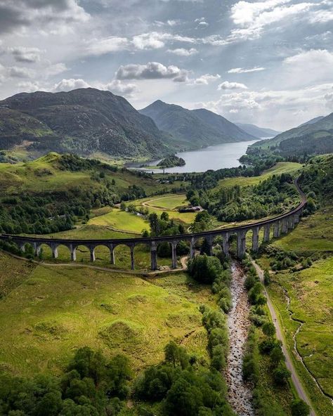 Glenfinnan Viaduct, Scotland Landscape, Landscape Photography Tips, Inverness, Scotland Travel, Pretty Places, Places Around The World, A Train, Land Scape