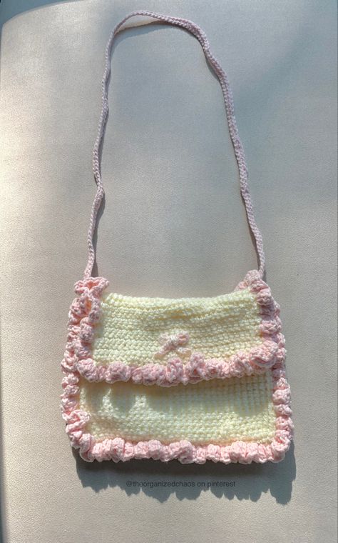 Designer Crochet, Crochet Fairy, Crochet Ruffle, Kawaii Crochet, Crochet Business, Crochet Design Pattern, Crochet Handbags Patterns, Bags And Purses, Crochet Fashion Patterns