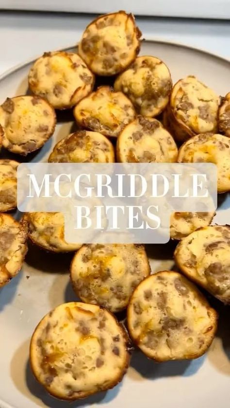 Mcgriddle Bites.… HOLY MOUTHWATERING Ingredients: 1lb Sausage 2 cups Pancake mix Hanfull of Cheddar Cheese 11/2 cups of Water Steps: •… | Instagram Mcgriddle Bites Recipe, Pancake Sausage Bites, Sausage Pancake Bites, Mcgriddle Bites, Mcgriddle Recipe, Pancake Sausage Muffins, Sausage Cheese Muffins, Pancake Cups, Sausage Mcmuffin