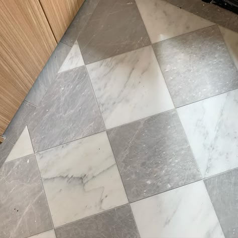 MAAYAN KESSLER DESIGN on Instagram: “Is there anything more timeless than a marble checkerboard floor? Every detail at our Summerhill project is making me swoon ✨✨✨” Trending Tile Floors 2022, Checkerboard Floor Mudroom, Travertine Checkerboard Floor, Ali Henrie Design, Marble Tile Entryway, Checker Bathroom Floor, Floor Tile Design Entrance, Mudroom Tile Floor, White Kitchen Flooring