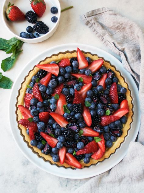 Fresh Fruit Tart Vanilla Bean Mousse, Fruit Tart Cake, Pies And Tarts, Fresh Fruit Tart, Geometric Cake, Pie Tart, Perfect Pies, Fruit Tart, Healthy Sweets Recipes